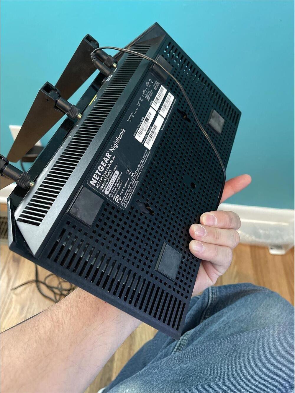 Netgear Router Model R6700v2 - Picture 11 of 12